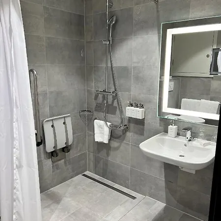 酒店 Radisson Centre 4*